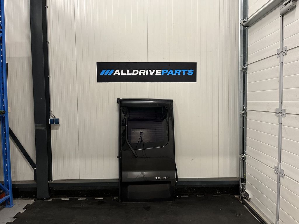 Opel Vivaro Achterdeur rechts zwart met ruit 91159991