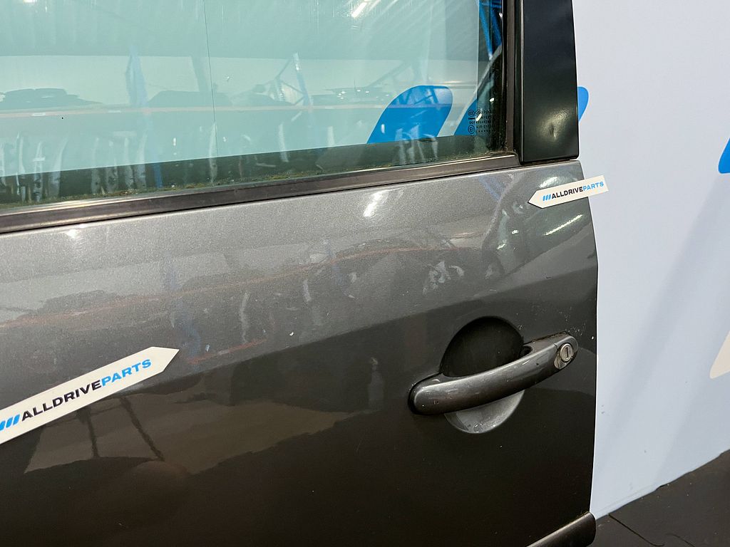 Voorportier links voor Volkwagen Caddy grijs LH7W 2K0831055B