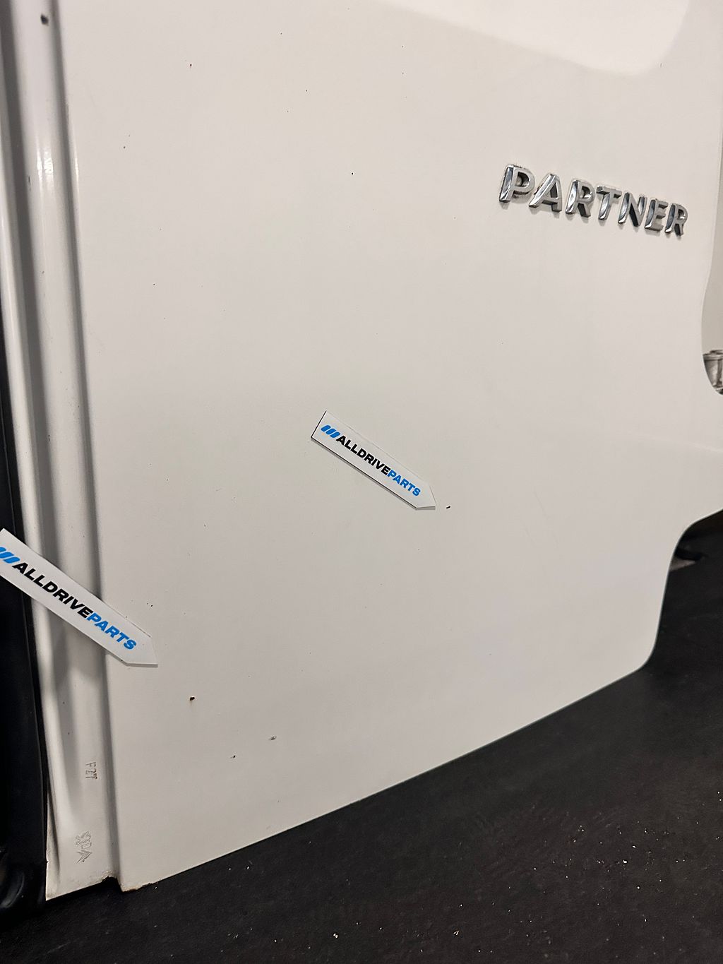 Peugeot Partner / berlingo achterdeur rechts wit 8703E3