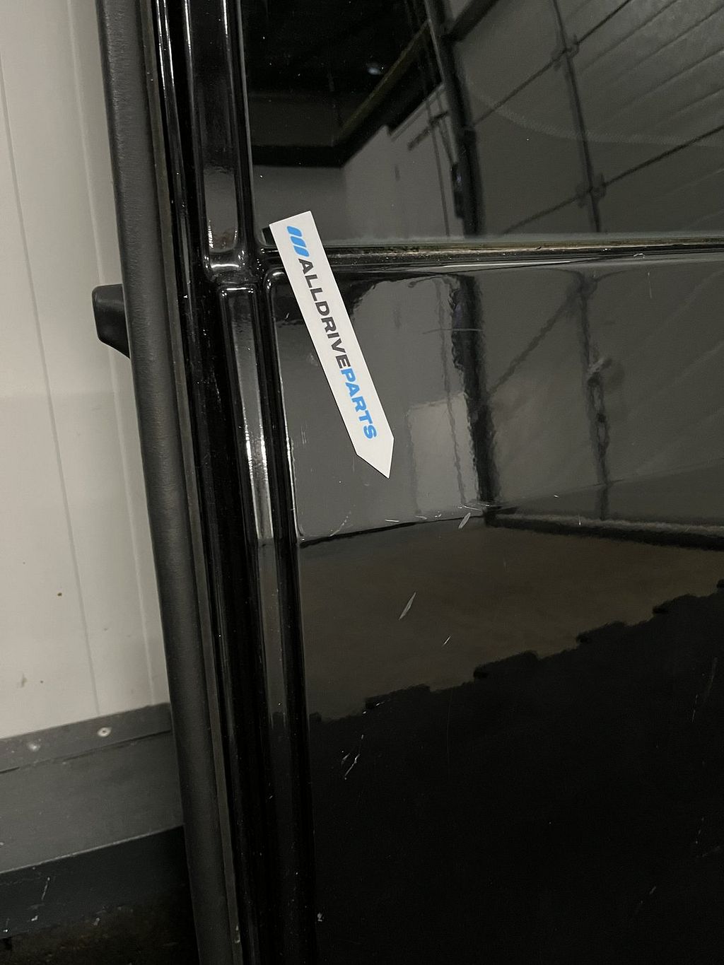 Peugeot Partner achterdeur rechts zwart met ruit 8703E4